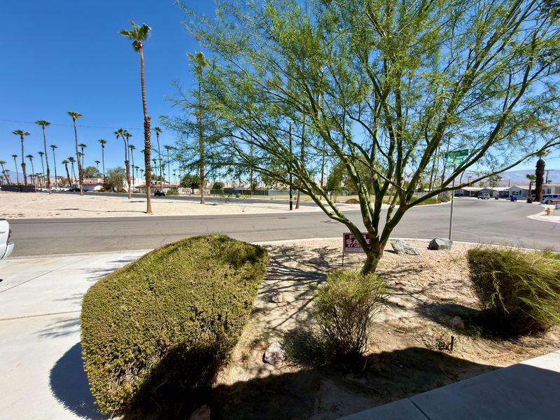 73549 Broadmoor Drive, Thousand Palms CA &mdash; photo 4 of 28