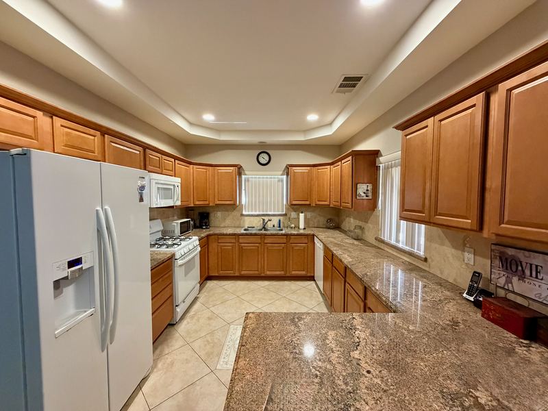73549 Broadmoor Drive, Thousand Palms CA &mdash; photo 10 of 28
